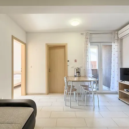 Apartament Zana
